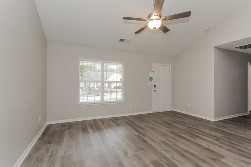 1,775/Mo, 6127 Country Walk Dr Charlotte, NC 28212 Living Room View 2