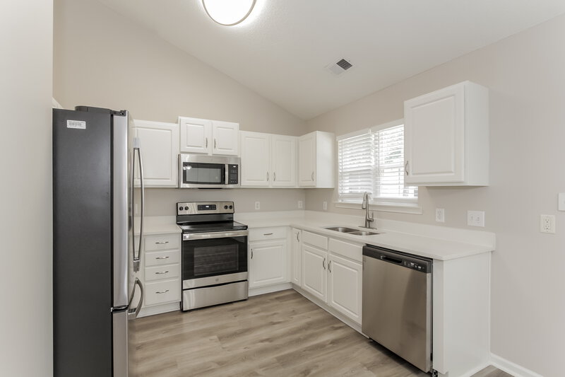 1,775/Mo, 6127 Country Walk Dr Charlotte, NC 28212 Kitchen View 2