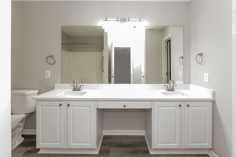 1,775/Mo, 6127 Country Walk Dr Charlotte, NC 28212 Main Bathroom View