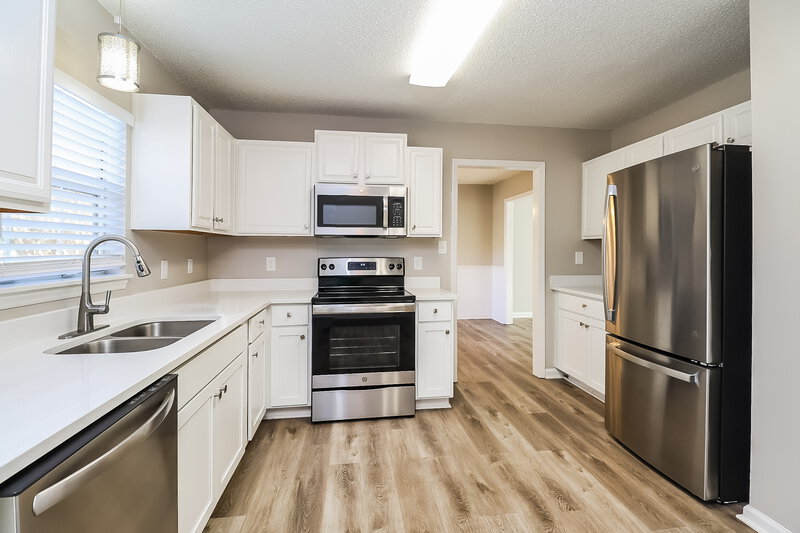 1,965/Mo, 9817 Ashley Farm Dr Matthews, NC 28105 Kitchen View 2