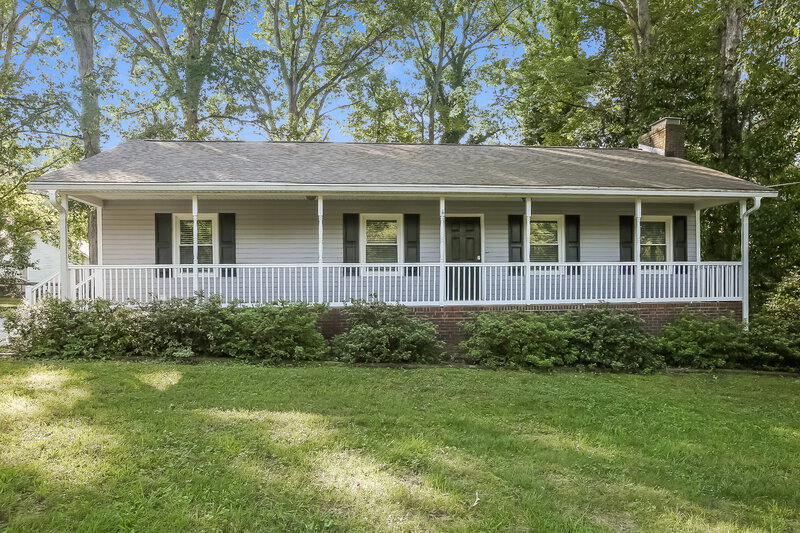 1,850/Mo, 206 Bridge St Lowell, NC 28098 External View