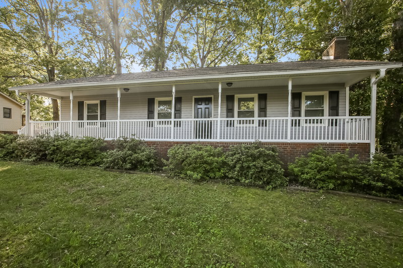 1,850/Mo, 206 Bridge St Lowell, NC 28098 Front View 2