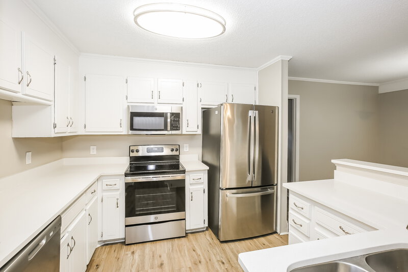 1,850/Mo, 206 Bridge St Lowell, NC 28098 Kitchen View