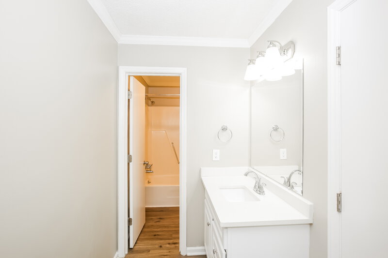 1,850/Mo, 206 Bridge St Lowell, NC 28098 Main Bathroom View