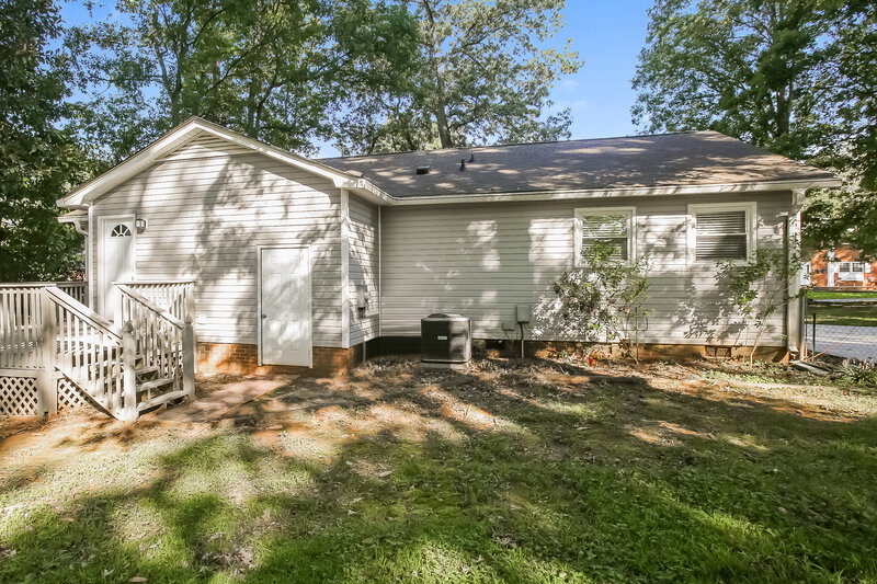 1,850/Mo, 206 Bridge St Lowell, NC 28098 Rear View 2