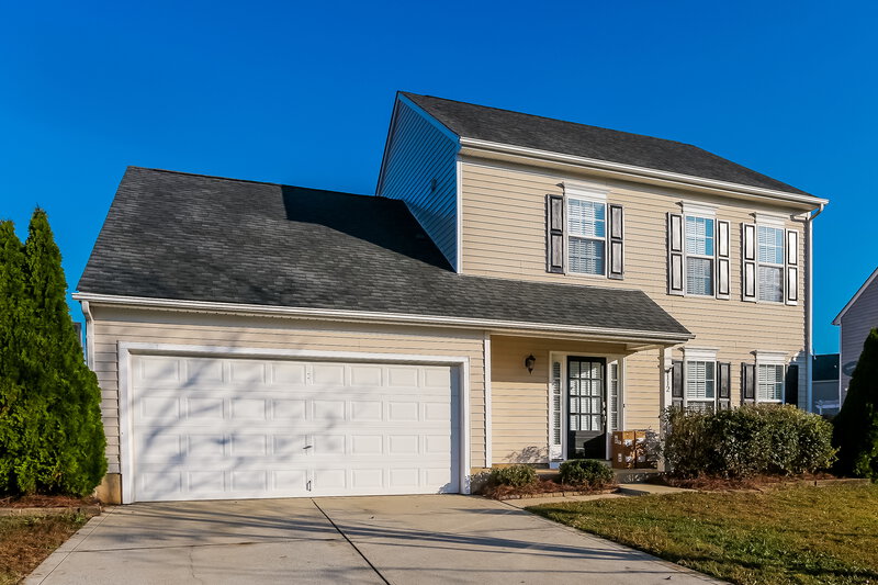 1,870/Mo, 112 Barrington Dr Mount Holly, NC 28120 Front View
