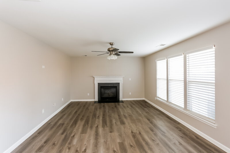 1,870/Mo, 112 Barrington Dr Mount Holly, NC 28120 Living Room View 2