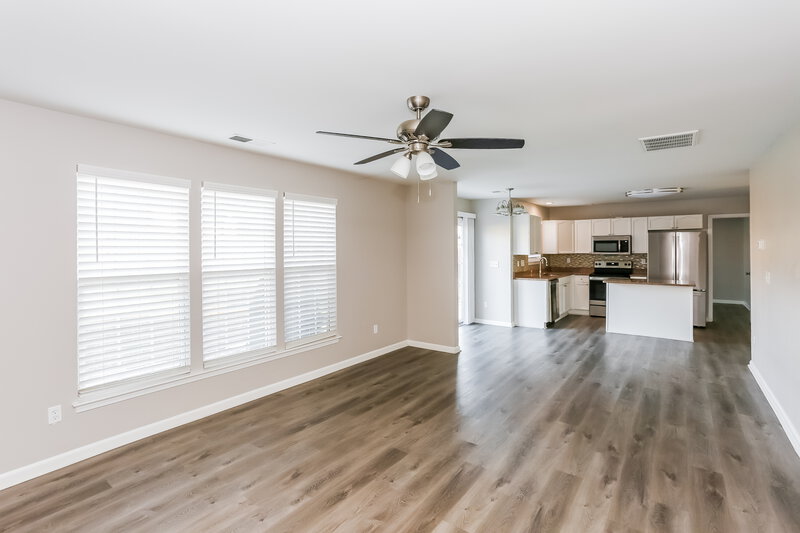 1,870/Mo, 112 Barrington Dr Mount Holly, NC 28120 Living Room View 3