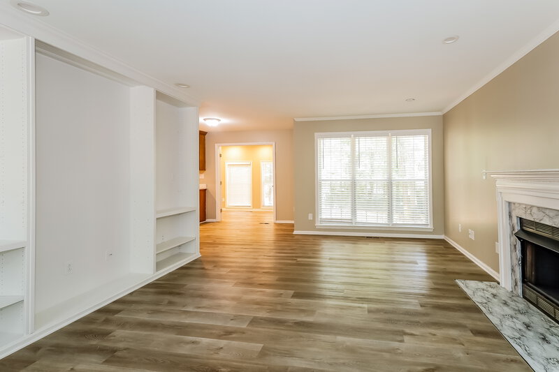 2,130/Mo, 8313 Poplar Grove Cir Waxhaw, NC 28173 Living Room View 4