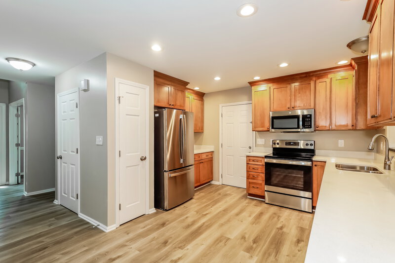 2,130/Mo, 8313 Poplar Grove Cir Waxhaw, NC 28173 Kitchen View 2