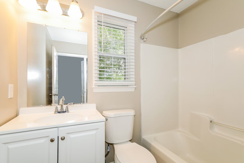 2,130/Mo, 8313 Poplar Grove Cir Waxhaw, NC 28173 Bathroom View