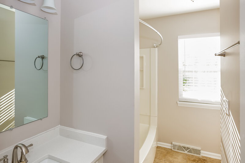 2,025/Mo, 1833 Middlebury Ct Kannapolis, NC 28081 Main Bathroom View