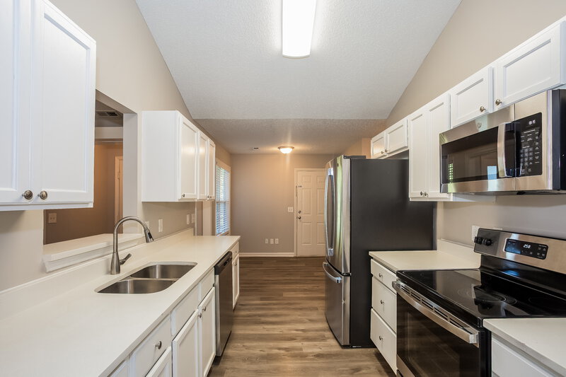 1,980/Mo, 2133 Millstone Ln Monroe, NC 28112 Kitchen View