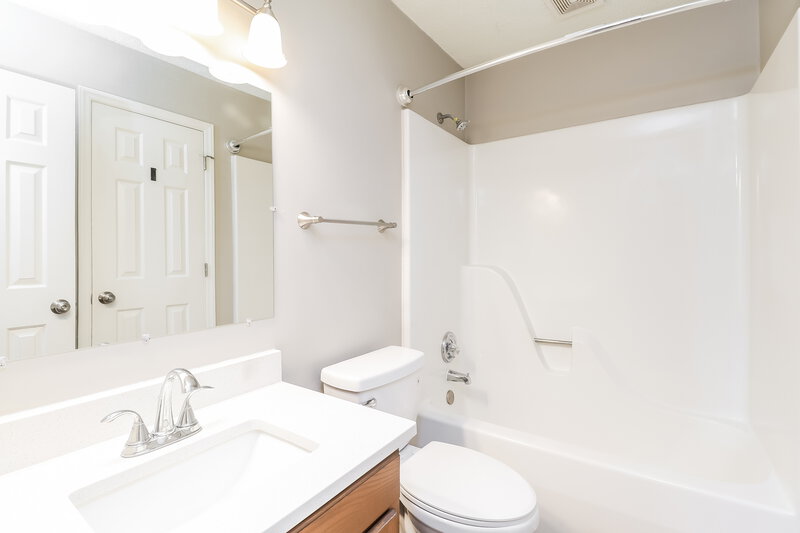 2,245/Mo, 2032 Pine Needle Ct Gastonia, NC 28056 Main Bathroom View