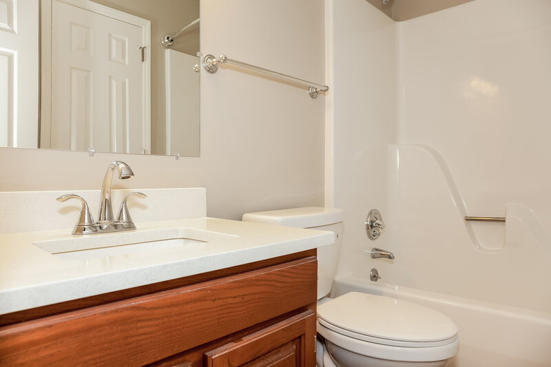 2,400/Mo, 2032 Pine Needle Ct Gastonia, NC 28056 Bathroom View 2