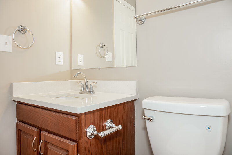2,400/Mo, 2032 Pine Needle Ct Gastonia, NC 28056 Bathroom View 3