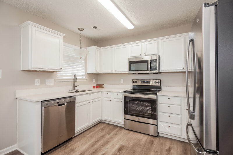 1,985/Mo, 1614 Royal Tree Ct Charlotte, NC 28216 Kitchen View 2