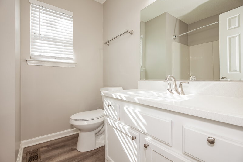 1,985/Mo, 1614 Royal Tree Ct Charlotte, NC 28216 Bathroom View