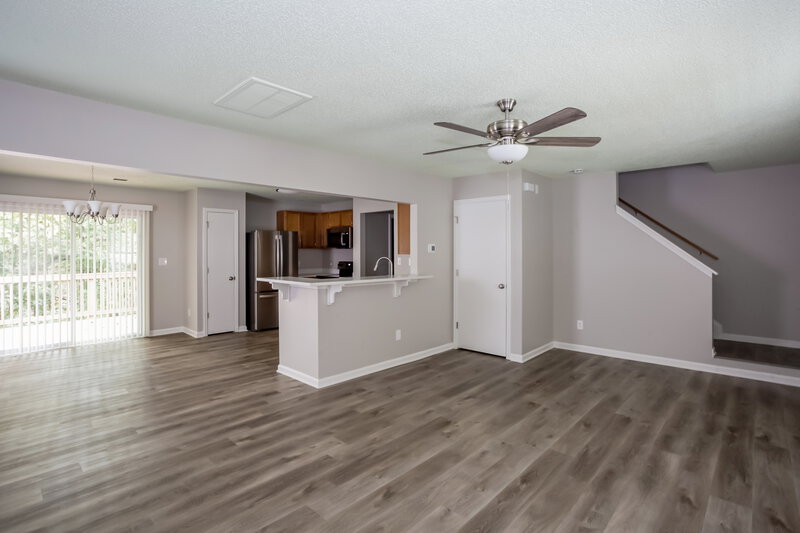 1,860/Mo, 10708 Greatford Ct Charlotte, NC 28215 Living Room View