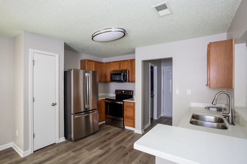 1,860/Mo, 10708 Greatford Ct Charlotte, NC 28215 Kitchen View