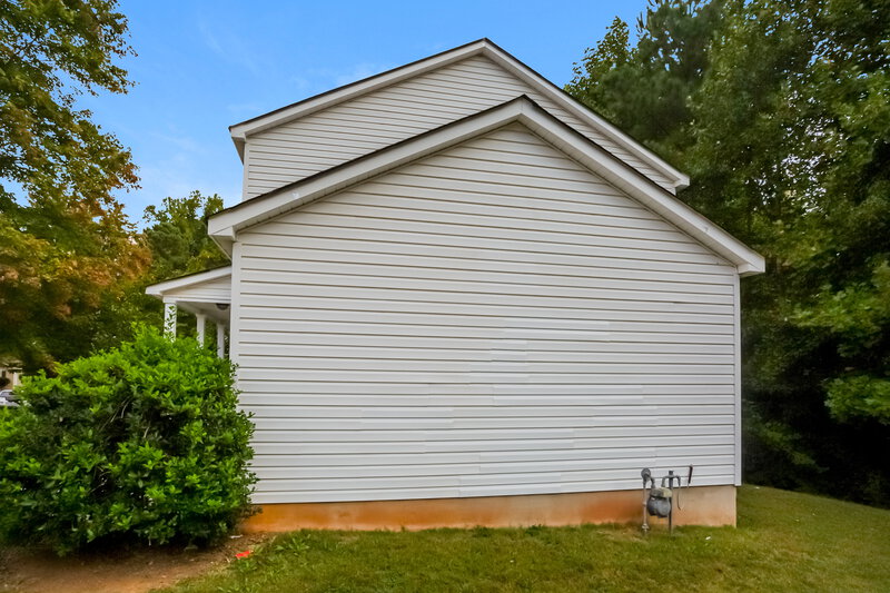 1,860/Mo, 10708 Greatford Ct Charlotte, NC 28215 Rear View 2