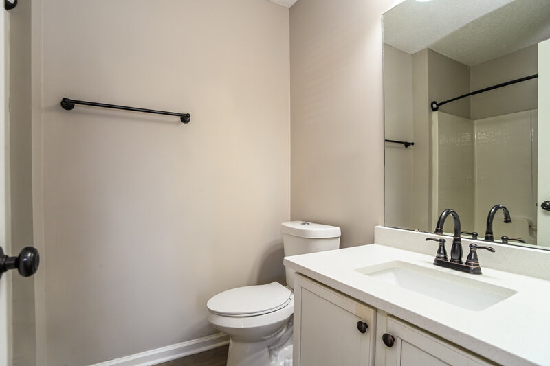 1,970/Mo, 4271 Barley St SW Concord, NC 28027 Main Bathroom View