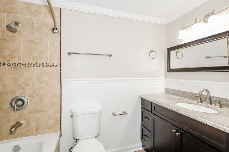 2,440/Mo, 233 Vista Grande Cir Charlotte, NC 28226 Main Bathroom View