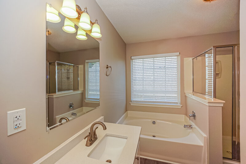 1,680/Mo, 2007 Duke Adam St Kannapolis, NC 28083 Main Bathroom View