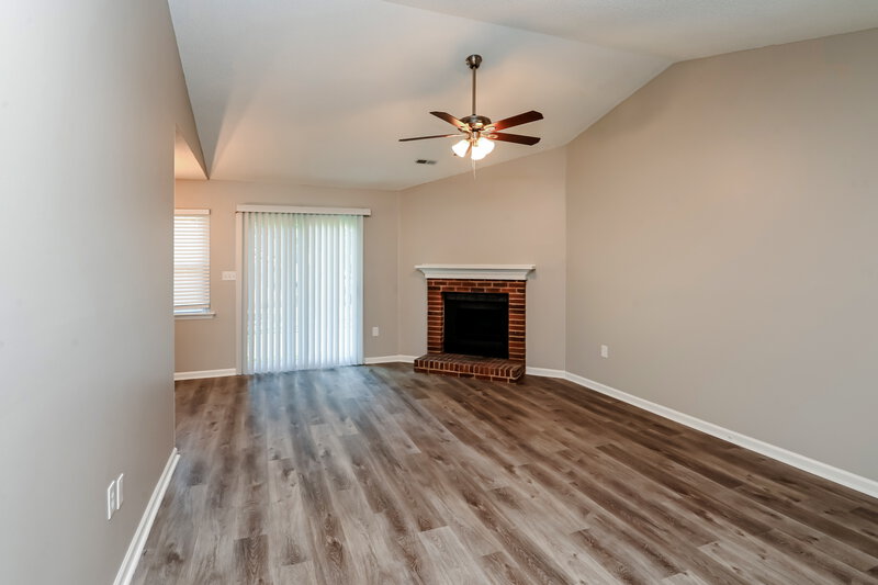 1,715/Mo, 5604 Lyford Ct Charlotte, NC 28227 Living Room View 2