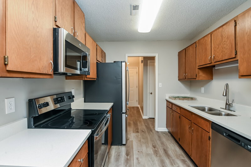 1,715/Mo, 5604 Lyford Ct Charlotte, NC 28227 Kitchen View 2