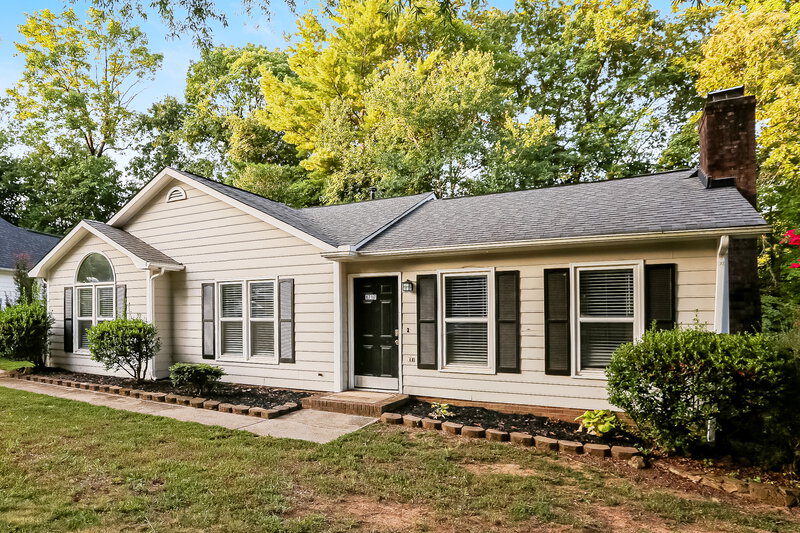 1,910/Mo, 8717 Kishorn Ct Charlotte, NC 28215 Front View 2