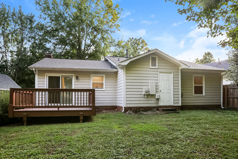 1,910/Mo, 8717 Kishorn Ct Charlotte, NC 28215 Rear View