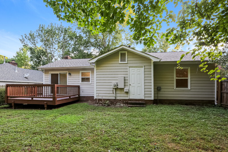 1,910/Mo, 8717 Kishorn Ct Charlotte, NC 28215 Rear View 2