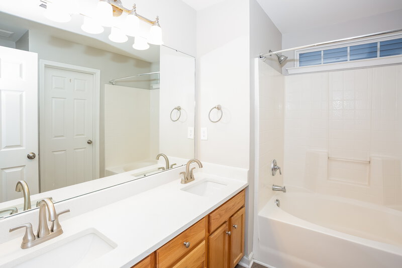 1,875/Mo, 4635 Abercromby Street Charlotte, NC 28213 Main Bathroom View