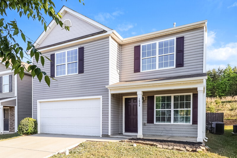 2,040/Mo, 1924 Eastway Dr Dallas, NC 28034 Front View