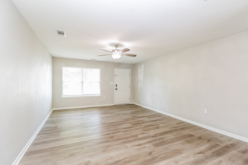 2,040/Mo, 1924 Eastway Dr Dallas, NC 28034 Living Room View