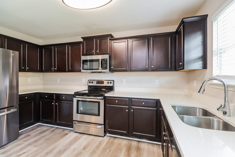 2,040/Mo, 1924 Eastway Dr Dallas, NC 28034 Kitchen View
