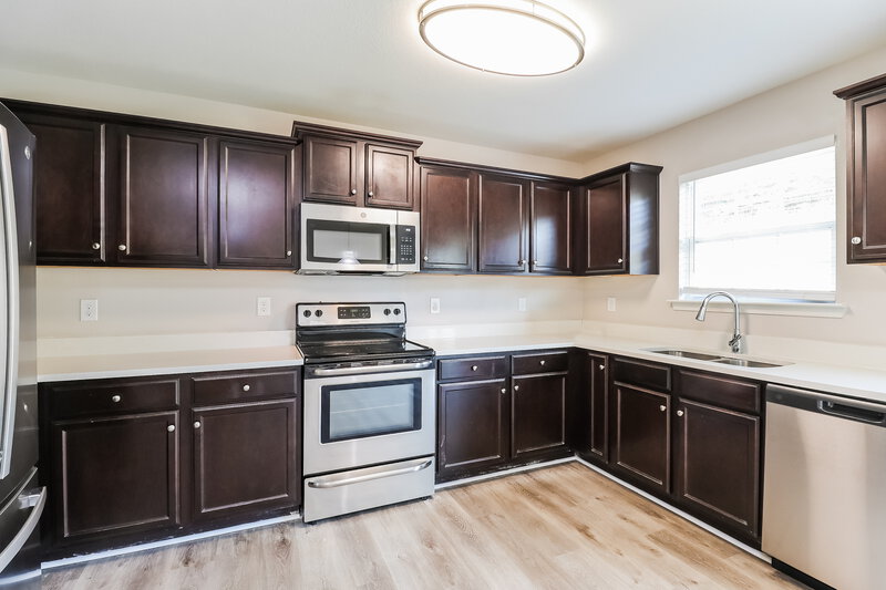 2,040/Mo, 1924 Eastway Dr Dallas, NC 28034 Kitchen View 2