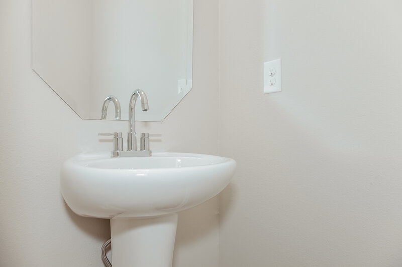 2,065/Mo, 1924 Eastway Dr Dallas, NC 28034 Bathroom View