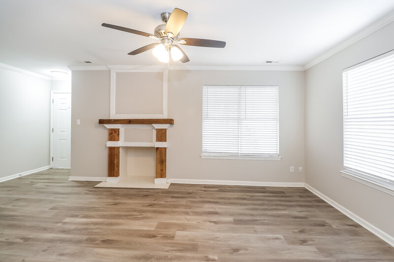 1,750/Mo, 15924 Lawyers Rd Matthews, NC 28104 Living Room View