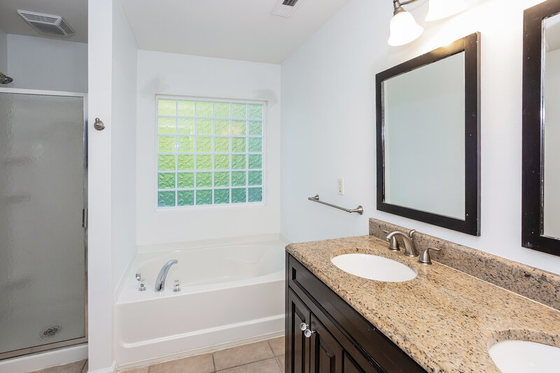 2,345/Mo, 12013 Bending Branch Rd Charlotte, NC 28227 Main Bathroom View