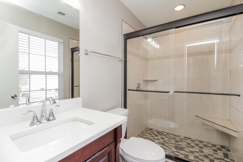 1,875/Mo, 129 Brantley Place Dr Mooresville, NC 28117 Main Bathroom View