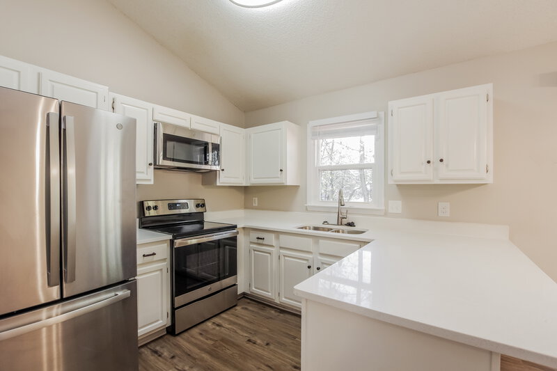 1,715/Mo, 7951 Tiburon Cir Charlotte, NC 28215 Kitchen View 2