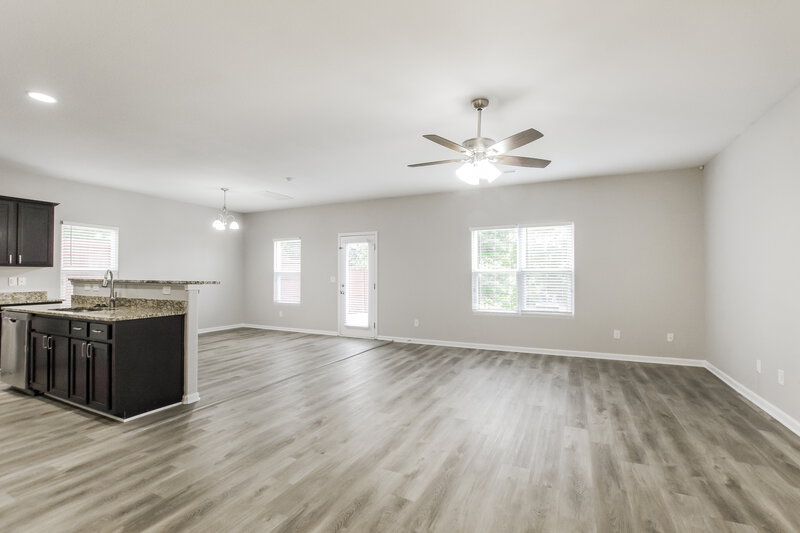 2,065/Mo, 3132 Riley Ave Charlotte, NC 28269 Living Room View 2