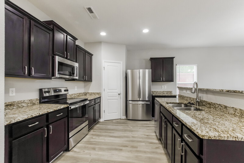 2,065/Mo, 3132 Riley Ave Charlotte, NC 28269 Kitchen View 2