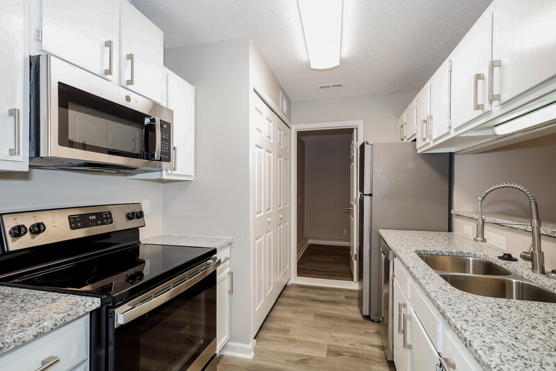 2,060/Mo, 14024 Eden Ct Pineville, NC 28134 Kitchen View