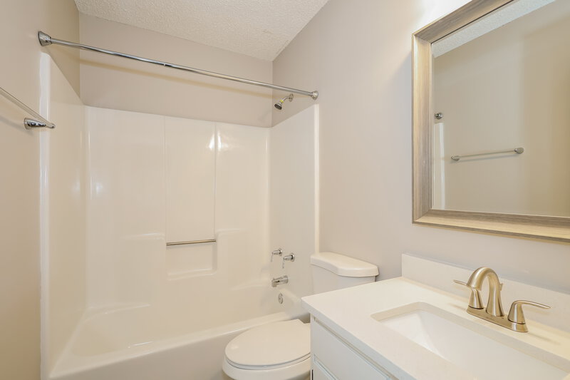 2,060/Mo, 14024 Eden Ct Pineville, NC 28134 Main Bathroom View