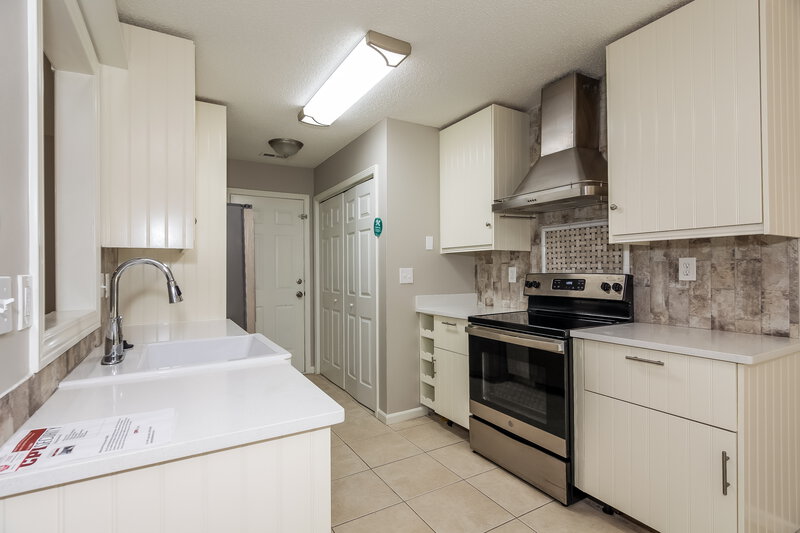 1,690/Mo, 4310 Crystal Erica Ln Charlotte, NC 28214 Kitchen View 2