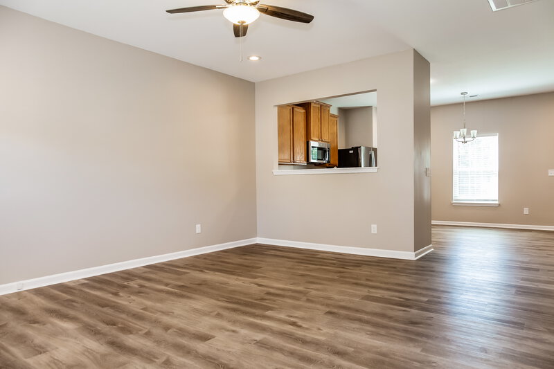 1,795/Mo, 709 Sherman St Gastonia, NC 28052 Living Room View