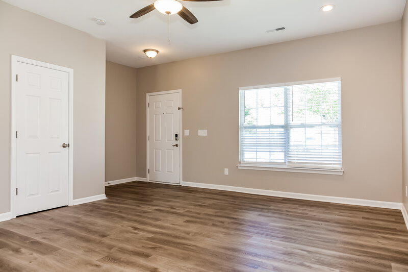 1,795/Mo, 709 Sherman St Gastonia, NC 28052 Living Room View 2